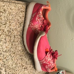 Size 5 youth Nike roshe sneakers.